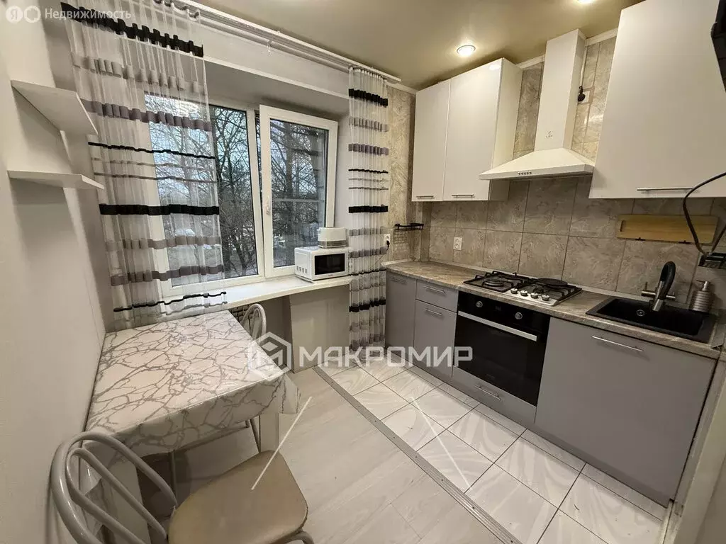 3-комнатная квартира: Кировск, Набережная улица, 1к2 (61.8 м) - Фото 1