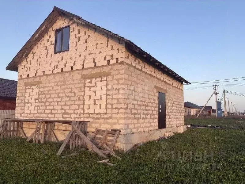 Дом в Белгородская область, Корочанский район, Мелиховское с/пос, с. ... - Фото 1
