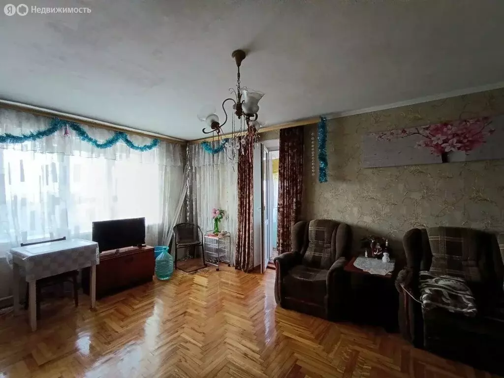 3-комнатная квартира: Майкоп, улица Димитрова, 13 (61.5 м) - Фото 1