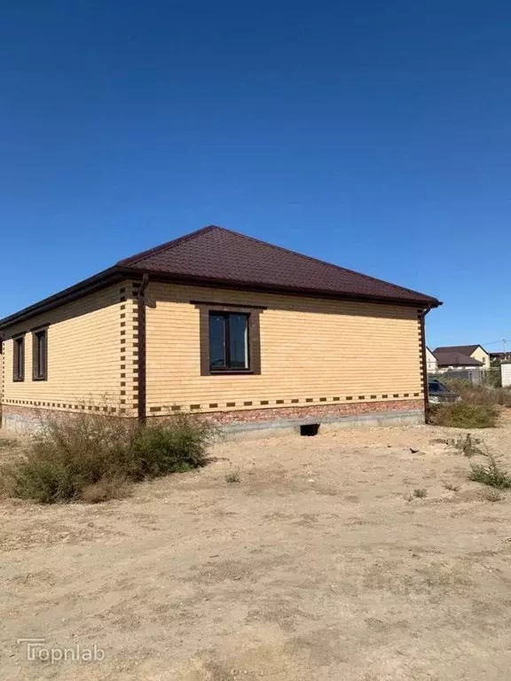 Дом в Астраханская область, Наримановский район, с. Солянка ... - Фото 0