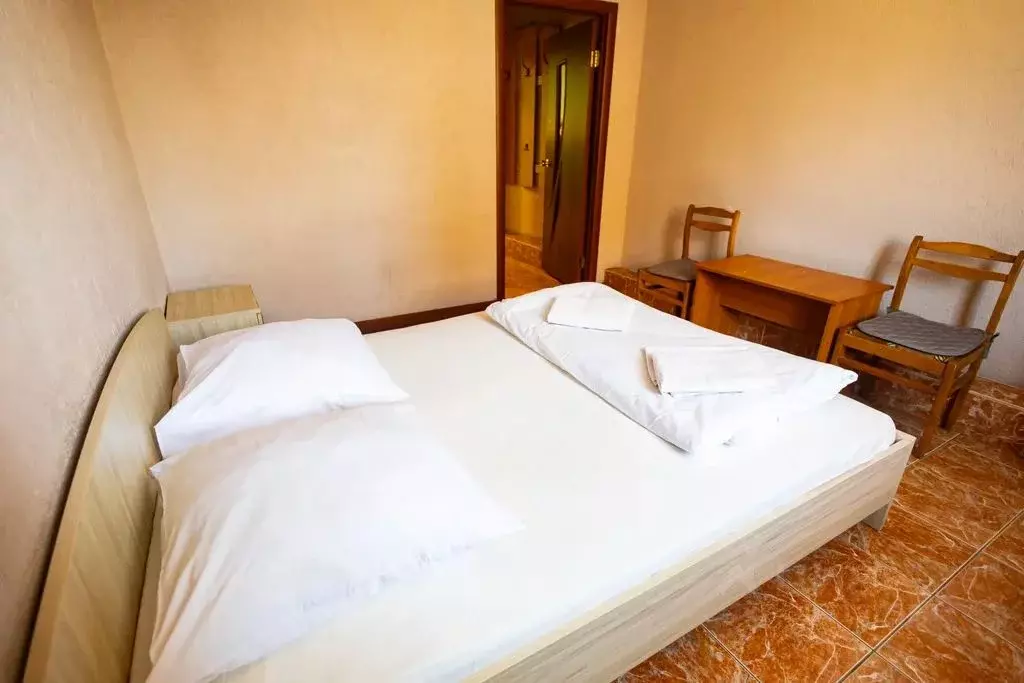 Комната Тюменская область, Тюмень ул. Ватутина, 11 - Фото 2