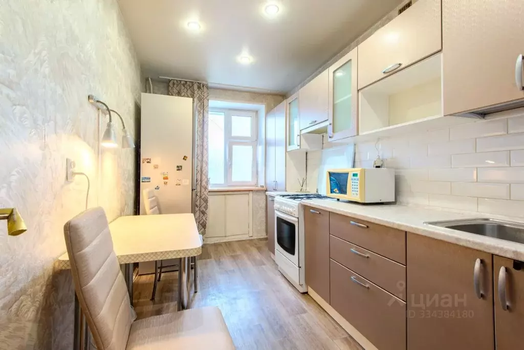 2-к кв. Чувашия, Чебоксары Промышленная ул., 2 (49.6 м) - Фото 1