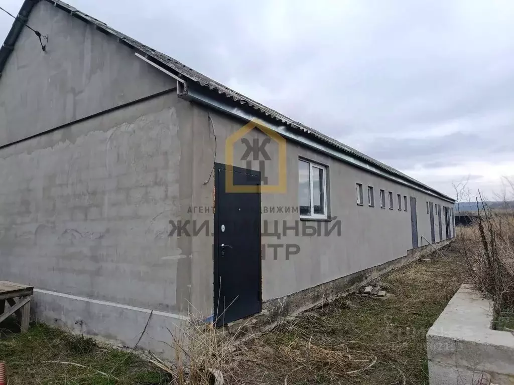 Дом в Ставропольский край, Предгорный муниципальный округ, с. Юца ул. ... - Фото 1