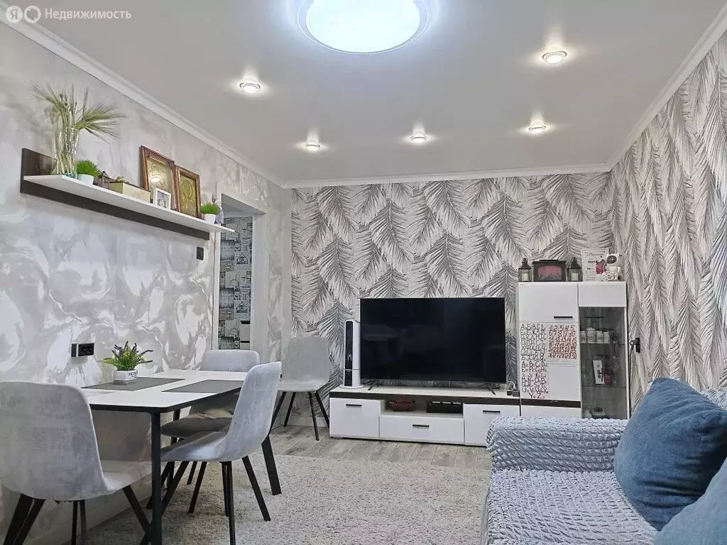 4-комнатная квартира: Челябинск, улица Дзержинского, 16 (80 м) - Фото 1