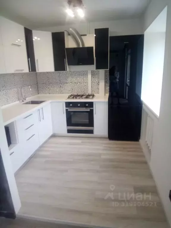 3-к кв. Омская область, Омск просп. Мира, 27 (56.0 м) - Фото 0