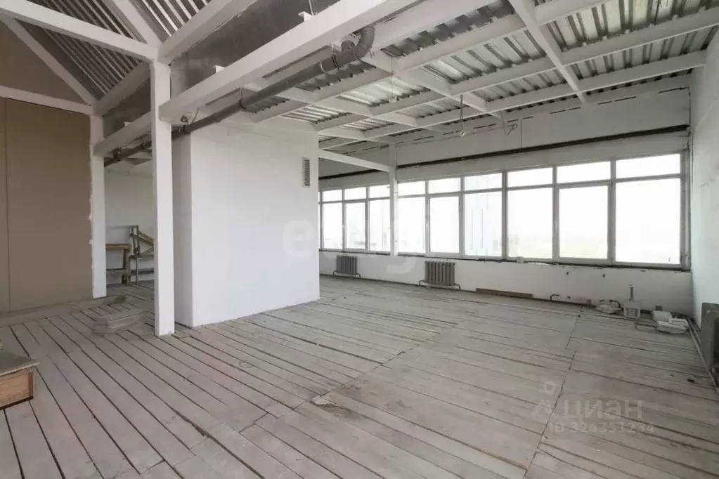 Помещение свободного назначения в Тюменская область, Тюмень ул. ... - Фото 1