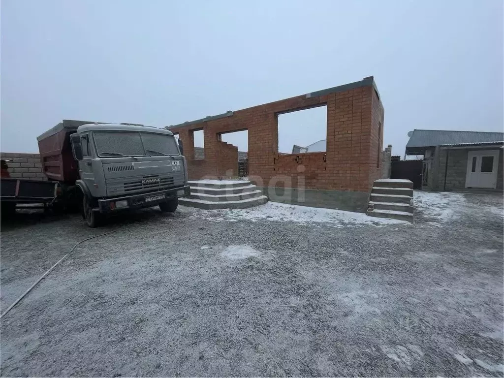 Дом в Ингушетия, Карабулак ул. Карачаевская (160 м) - Фото 1