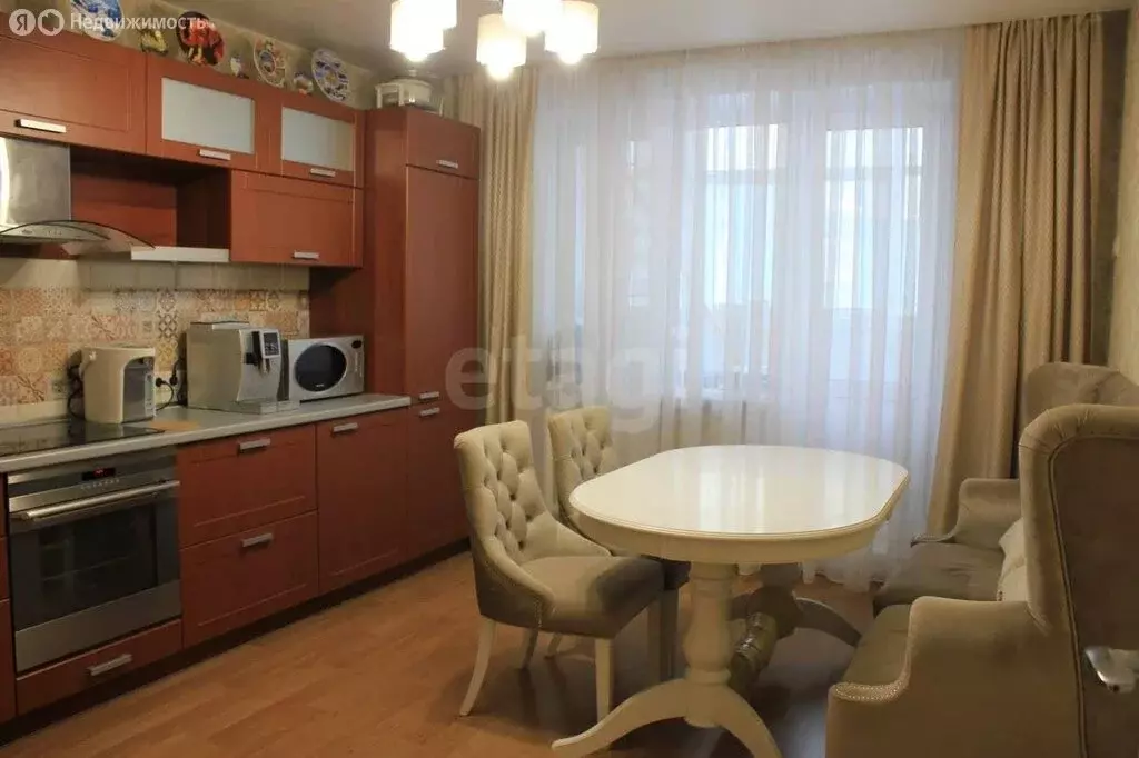 3-комнатная квартира: Тюмень, улица Николая Семёнова, 27к3 (90.2 м) - Фото 1