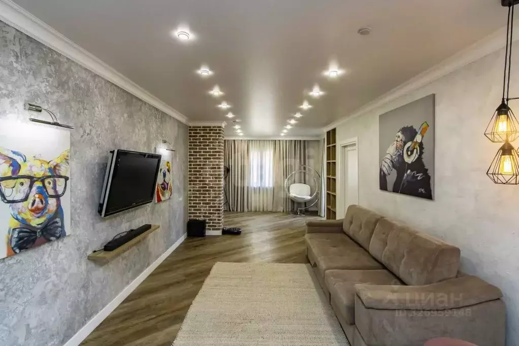 2-к кв. Тюменская область, Тюмень ул. Максима Горького, 68 (71.2 м) - Фото 1