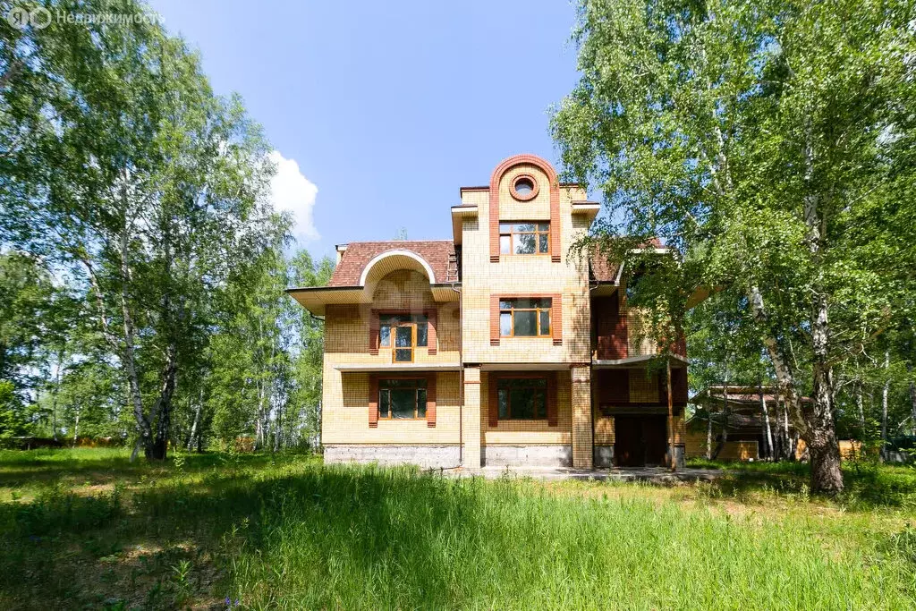 Дом в Луговое, улица Коклягина (500 м) - Фото 1