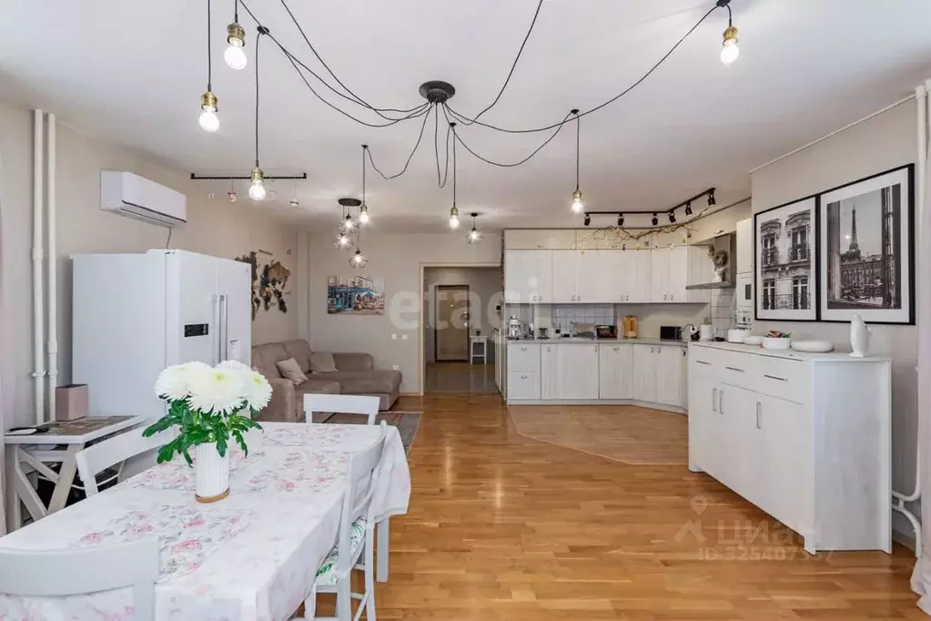 3-к кв. Свердловская область, Екатеринбург ул. Краснолесья, 30 (90.6 ... - Фото 1