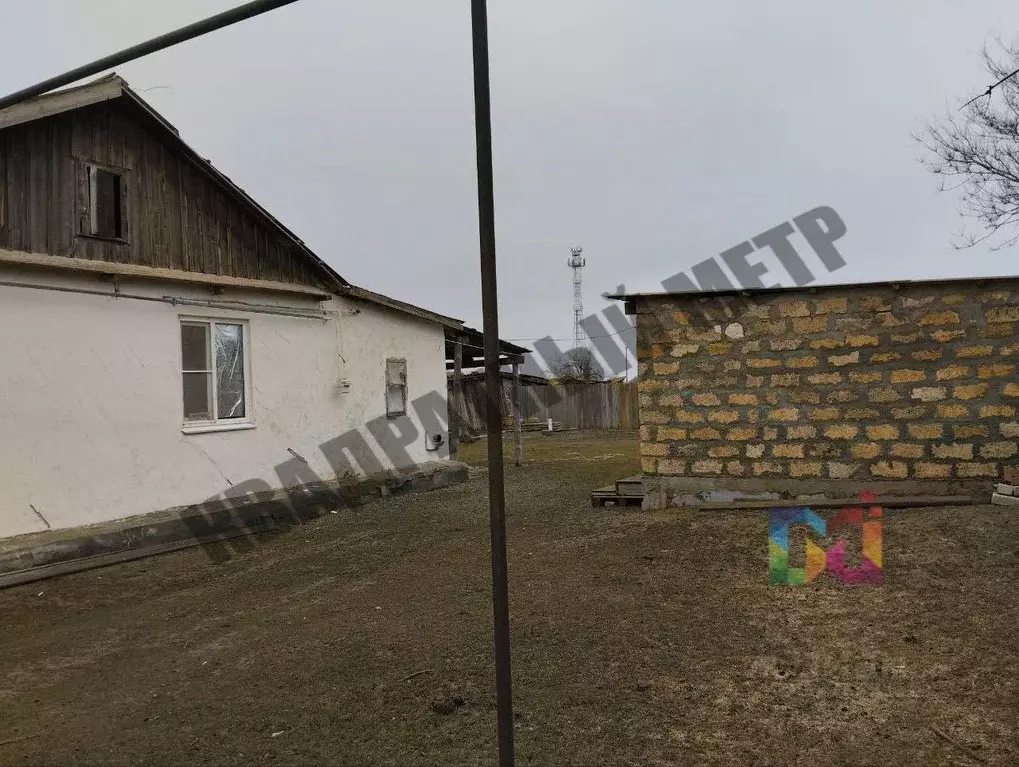 Дом в Калмыкия, Юстинский район, Барунское с/мо, пос. Барун ул. ... - Фото 2