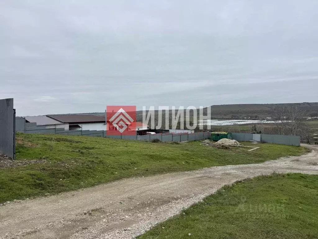 Участок в Крым, Бахчисарайский район, Тенистовское с/пос, с. Айвовое ... - Фото 2