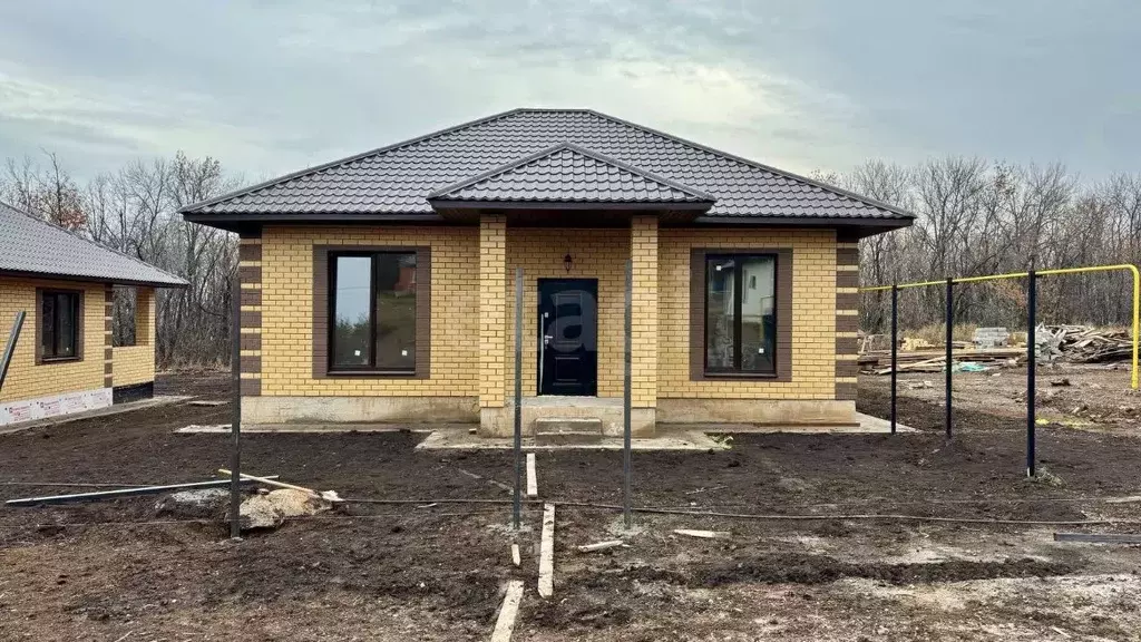 Дом в Оренбургская область, Оренбургский район, с. Подгородняя ... - Фото 1