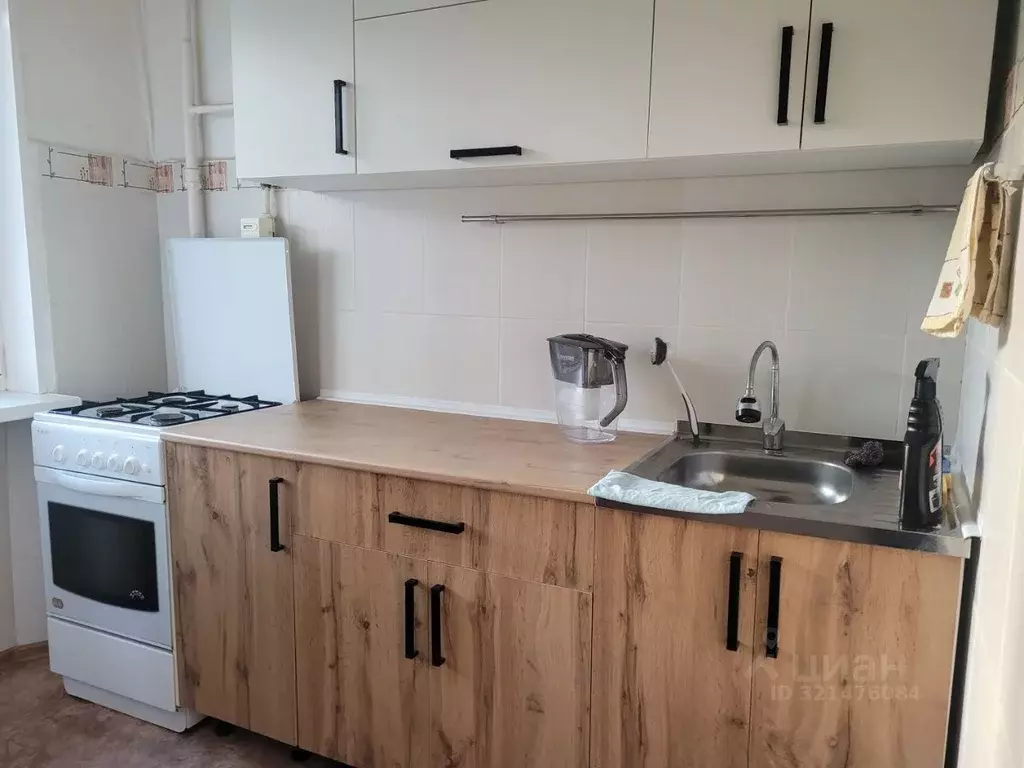 2-к кв. Омская область, Омск просп. Космический, 39 (42.0 м) - Фото 1