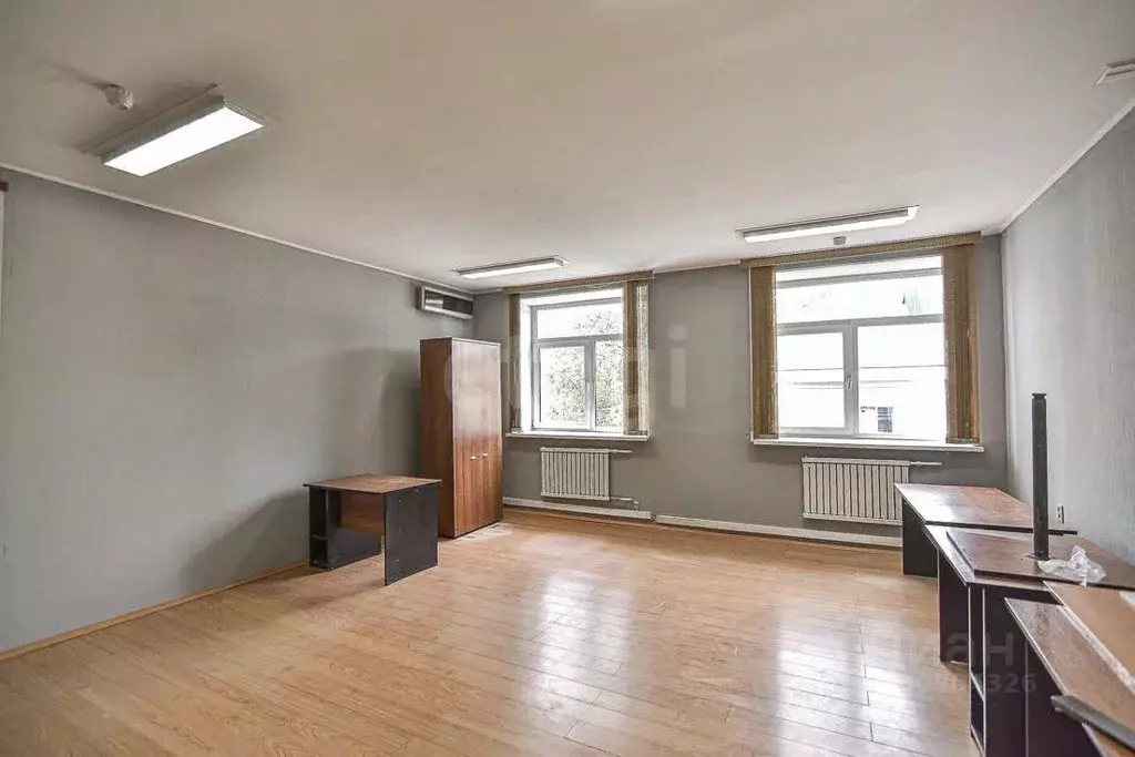 Офис в Сахалинская область, Южно-Сахалинск Хабаровская ул., 2 (33 м) - Фото 2
