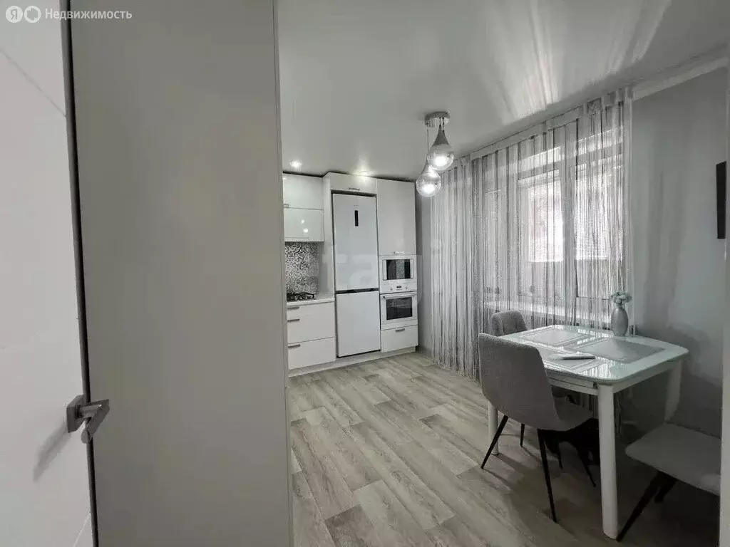 3-комнатная квартира: село Мариинский, микрорайон Лазурный, Лазурная ... - Фото 1