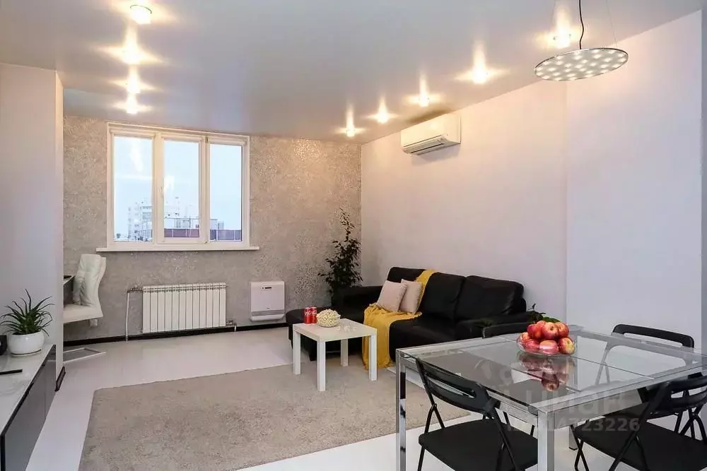 2-к кв. Омская область, Омск просп. Комарова, 22к1 (59.6 м) - Фото 1