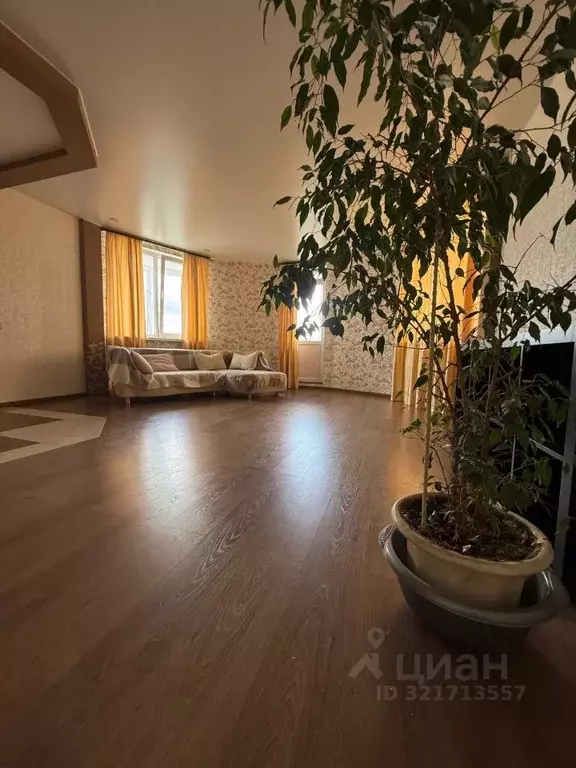 3-к кв. Свердловская область, Екатеринбург ул. Чкалова, 239 (90.7 м) - Фото 0