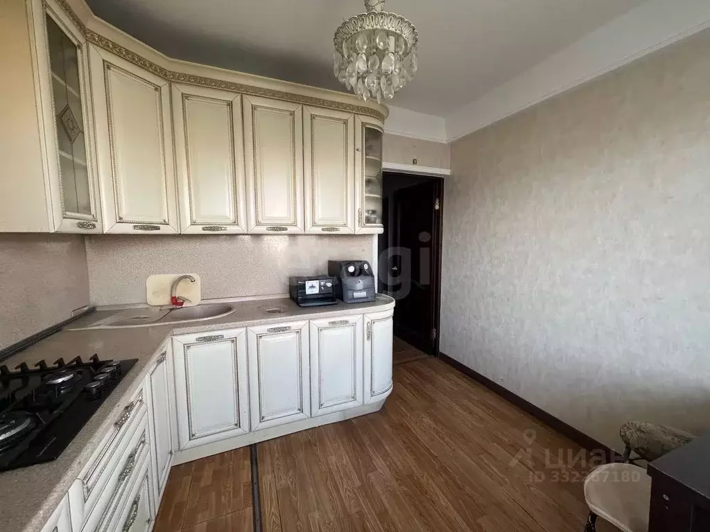 4-к кв. Дагестан, Каспийск ул. Ильяшенко, 2 (100.0 м) - Фото 1