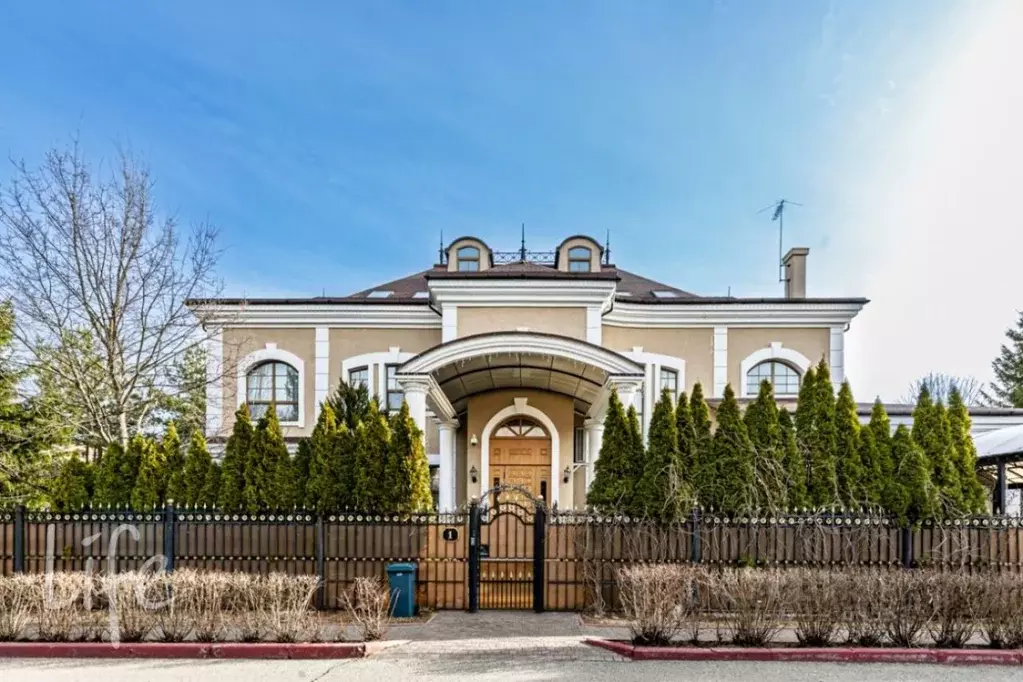 Коттедж в Московская область, Красногорск городской округ, с. ... - Фото 1