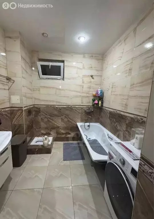 3-комнатная квартира: Махачкала, улица Багамадова, 71 (115 м) - Фото 1