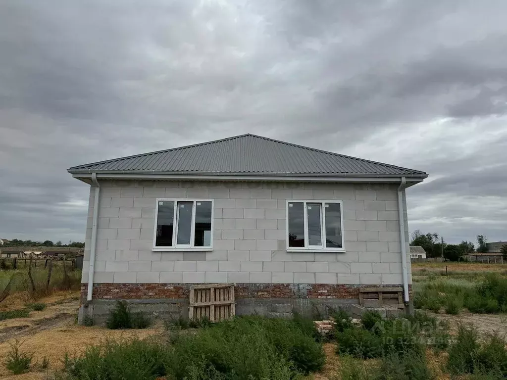 Дом в Астраханская область, Астрахань пос. Советский, ул. Луговая, 4 ... - Фото 1