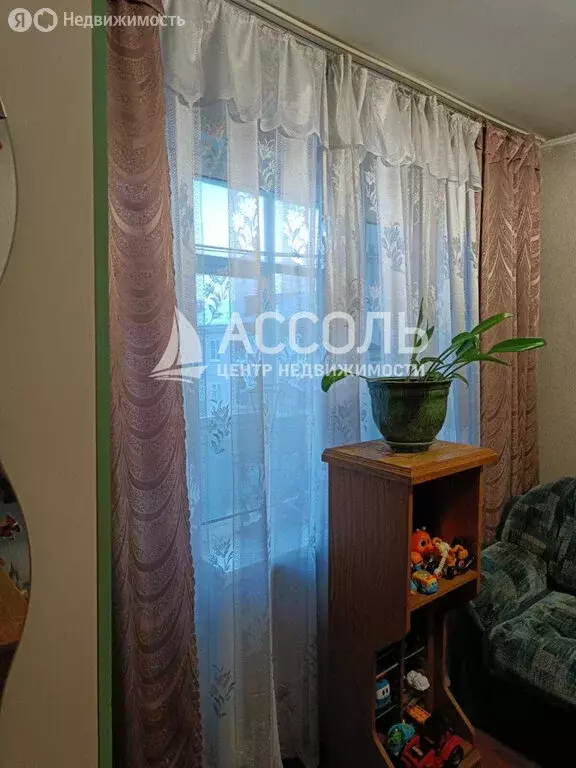 3-комнатная квартира: Омск, улица 12 Декабря, 112 (50 м) - Фото 1