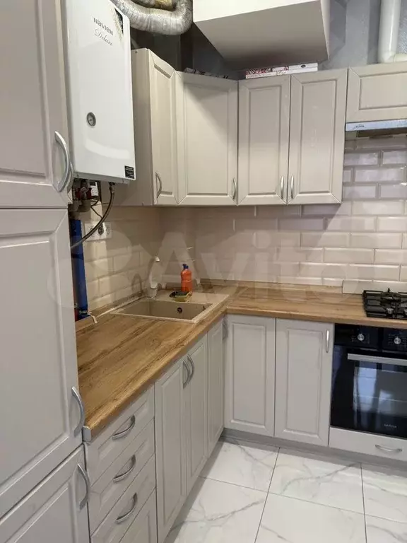 1-к. квартира, 40 м, 1/9 эт. - Фото 0