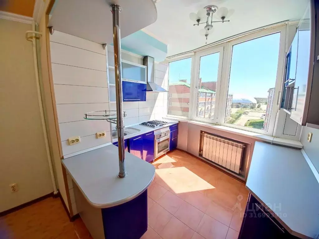 3-к кв. Краснодарский край, Ейск Красная ул., 57А (99.0 м) - Фото 0