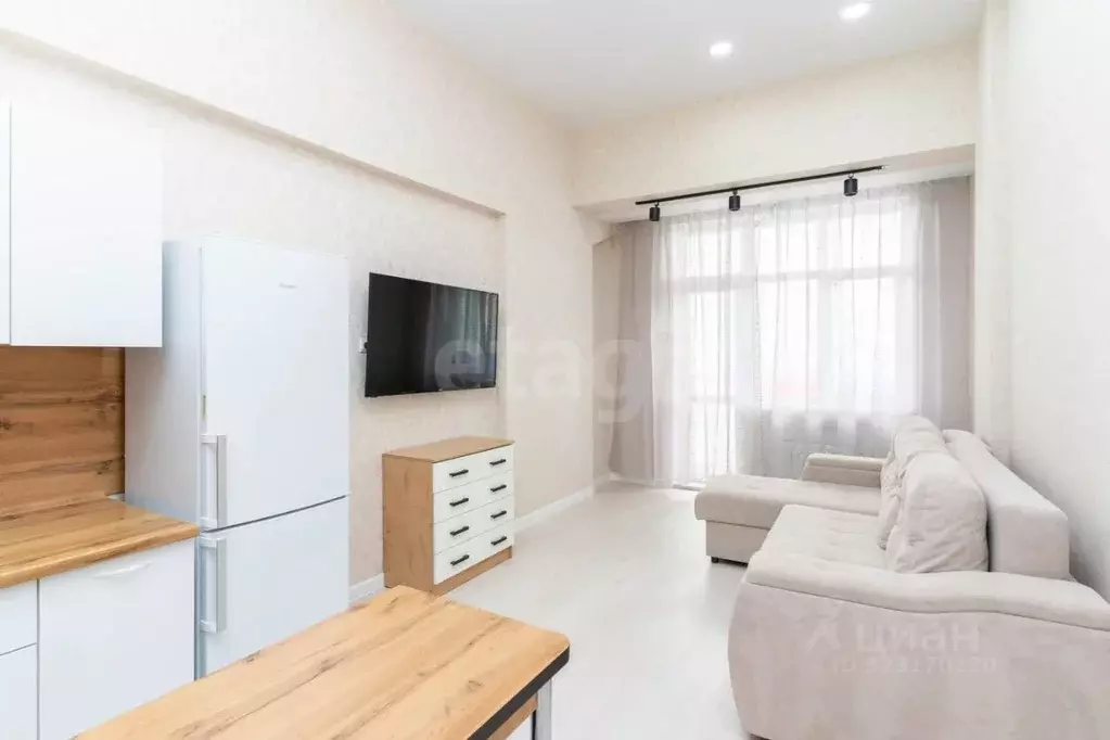 1-к кв. Тюменская область, Тюмень ул. Федюнинского, 56 (47.0 м) - Фото 1