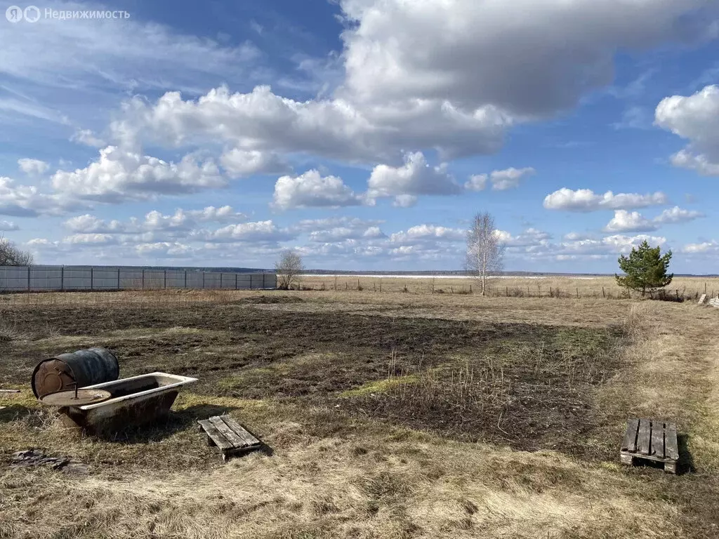 Участок в Свердловская область, Каменский муниципальный округ, деревня ... - Фото 1