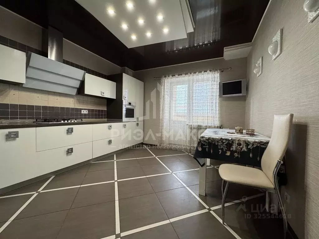 2-к кв. Брянская область, Брянск ул. Романа Брянского, 17 (79.8 м) - Фото 1