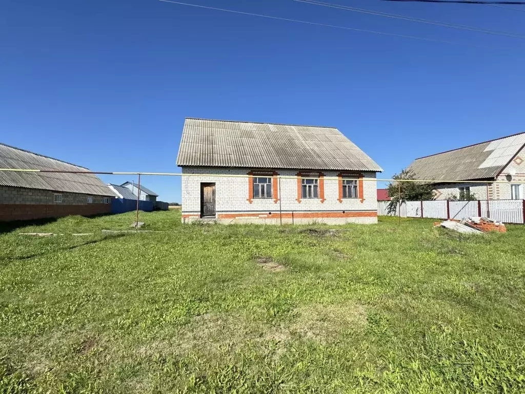 Дом в Мордовия, Дубенский муниципальный округ, с. Поводимово ул. ... - Фото 1