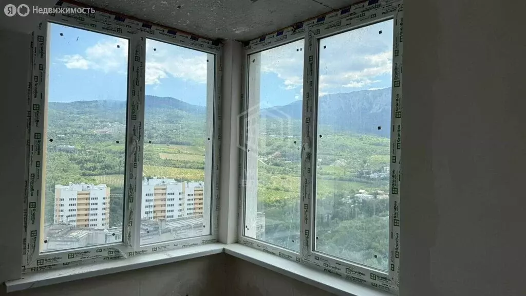 3-комнатная квартира: Ялта, улица Крупской, 52 (97.5 м) - Фото 1