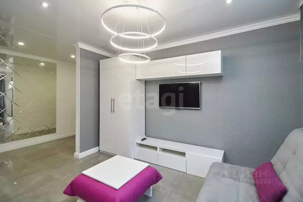 2-к кв. Тюменская область, Тюмень ул. Тимофея Чаркова, 79 (74.9 м) - Фото 1