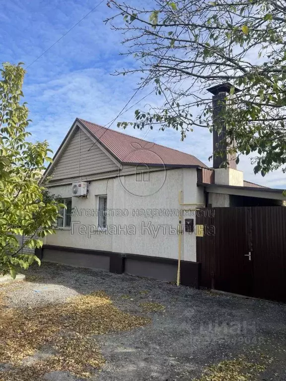 Дом в Волгоградская область, Волгоград ул. Звездина (50 м) - Фото 1