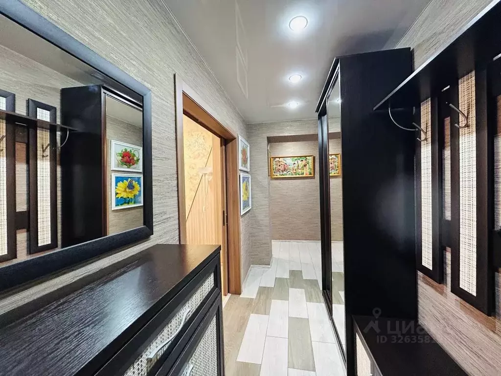 2-к кв. Свердловская область, Екатеринбург ул. Первомайская, 70 (61.0 ... - Фото 2