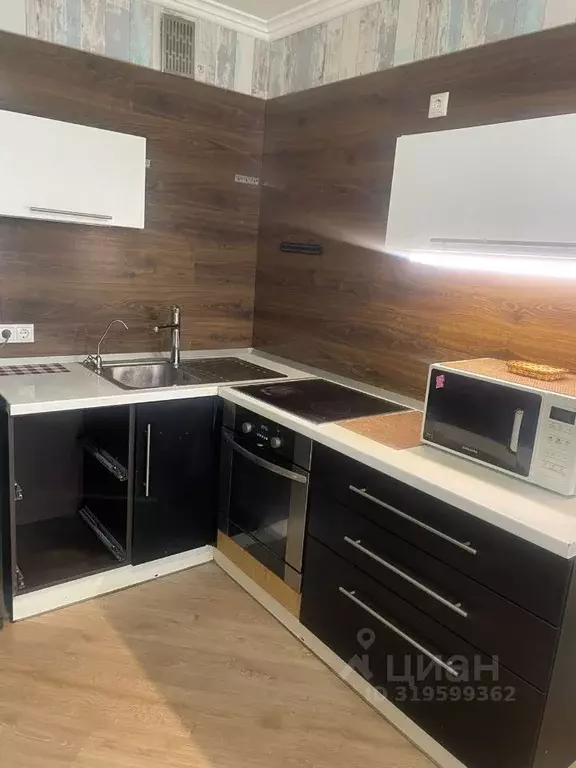 3-к кв. Санкт-Петербург ул. Маршала Казакова, 44к2 (86.0 м) - Фото 0