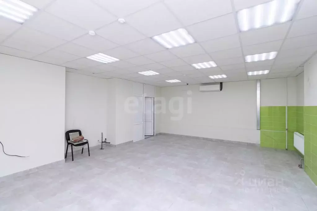 Торговая площадь в Тюменская область, Тюмень ул. Мельникайте, 107 (74 ... - Фото 1