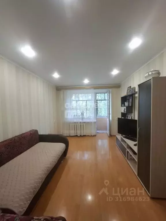 3-к кв. Башкортостан, Октябрьский 35-й мкр, 10 (59.0 м) - Фото 1