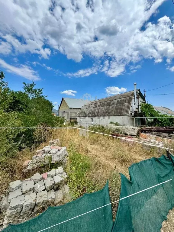 Участок в Крым, Алушта муниципальный округ, с. Верхняя Кутузовка ул. ... - Фото 1