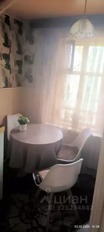 Дом в Омская область, Омский район, Лузинское с/пос, д. Петровка ул. ... - Фото 1