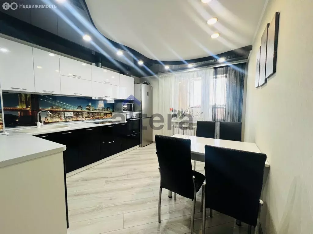 3-комнатная квартира: Казань, улица Виктора Сажинова, 7/11 (93 м) - Фото 0