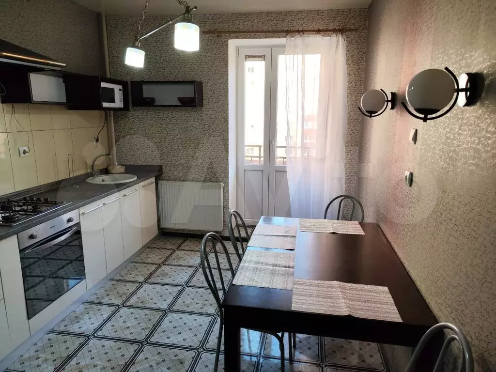 2-к. квартира, 63 м, 4/9 эт. - Фото 1