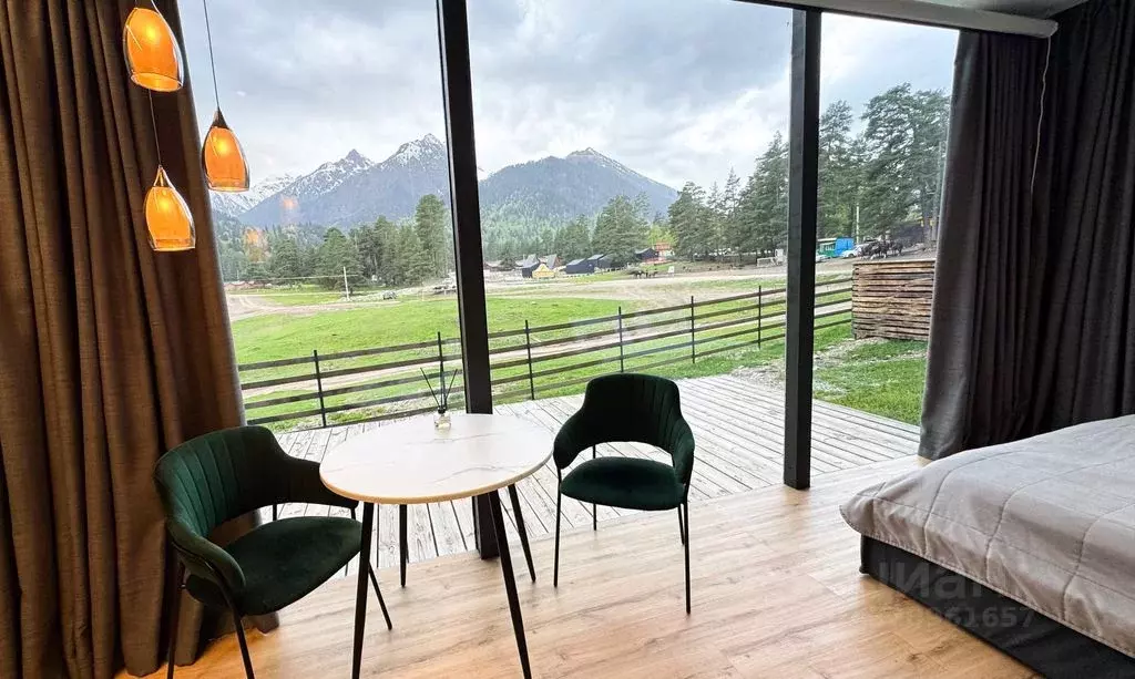 Дом в Карачаево-Черкесия, Зеленчукский район, с. Архыз, пос. Романтик  ... - Фото 1