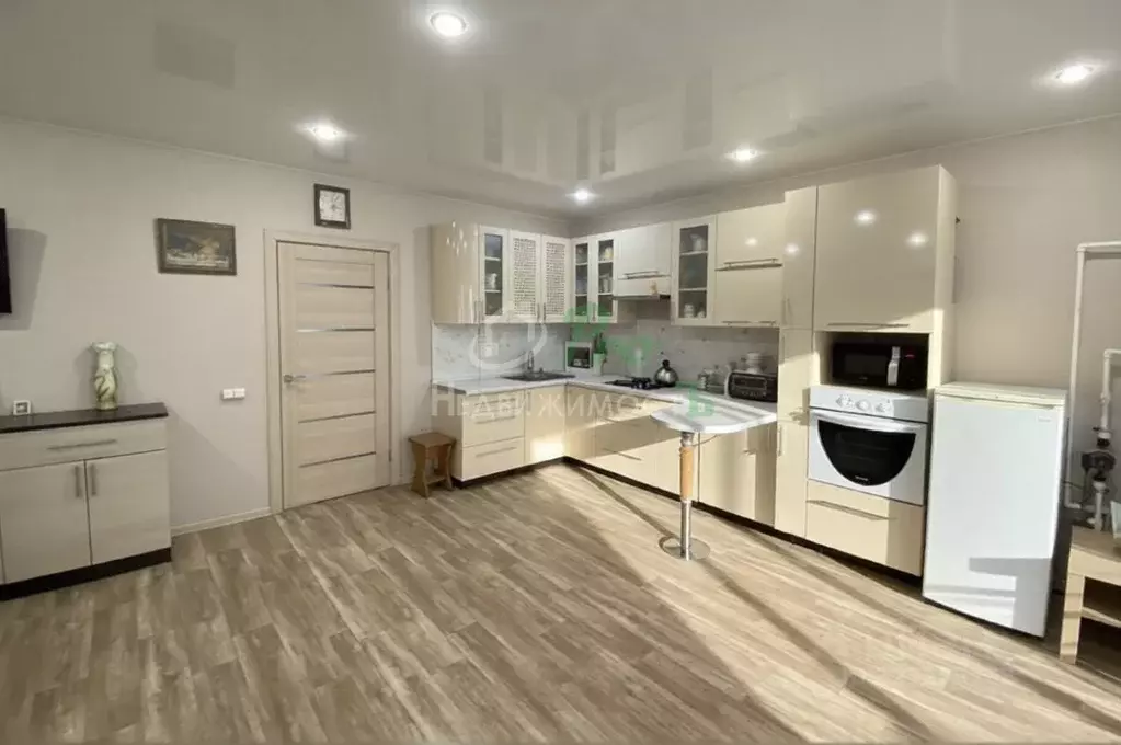 Дом в Краснодарский край, Ейское городское поселение, пос. ... - Фото 1