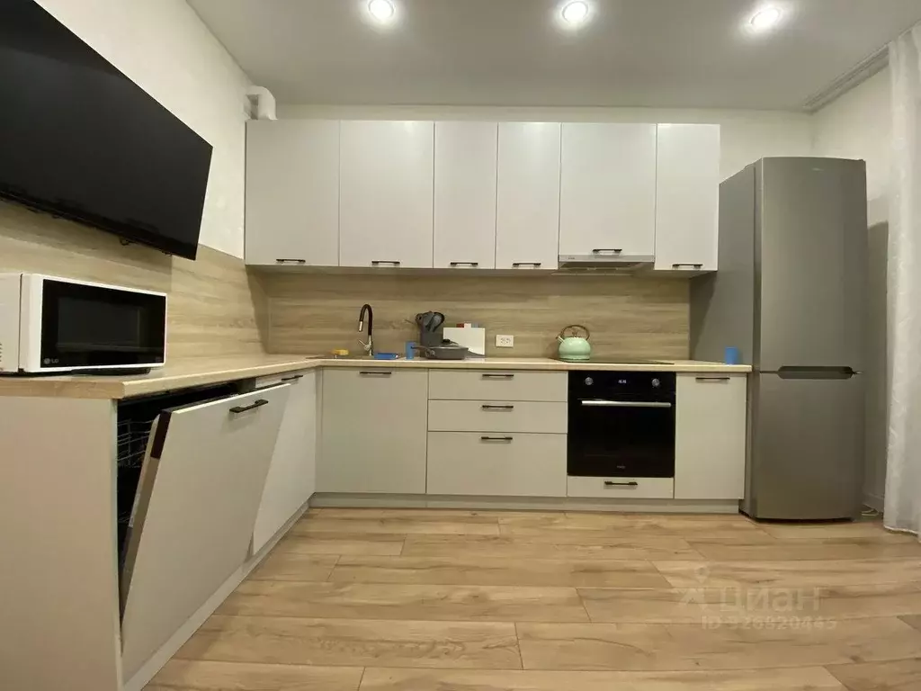 3-к кв. Татарстан, Казань ул. Рашида Нежметдинова, 11к2 (77.0 м) - Фото 1