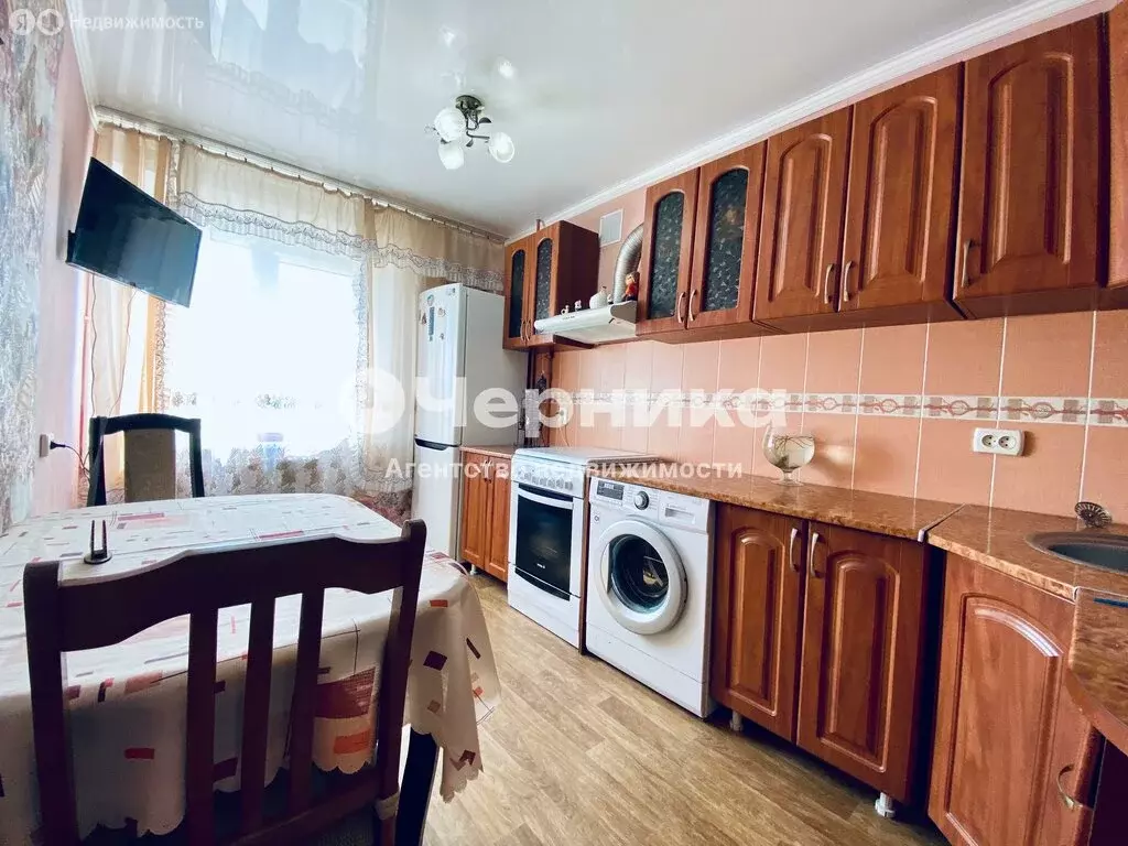 3-комнатная квартира: Каменск-Шахтинский, улица Желябова, 50 (68 м) - Фото 0