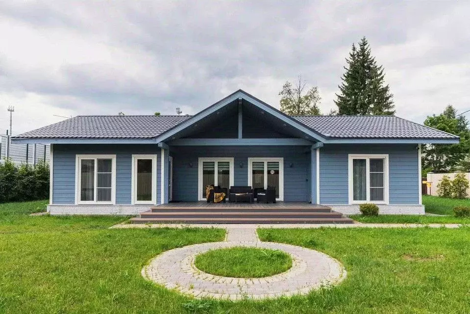 Дом в Ленинградская область, Выборгский район, Рощино городской ... - Фото 1